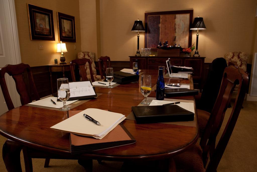Hotel Fairfield & By Marriott Downtown Albany